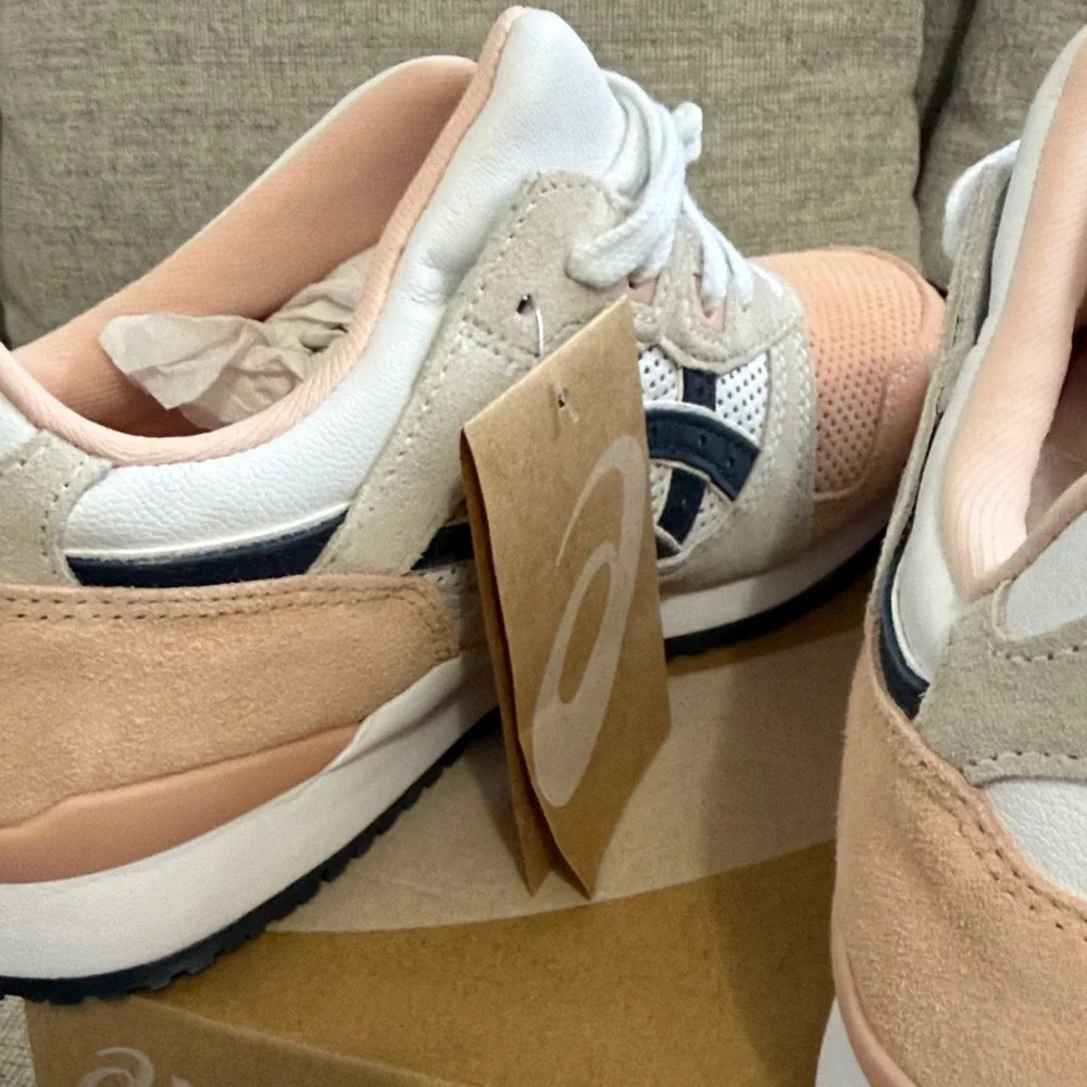 ASICS Peach and Black Athletic Shoes Gel-Lyte OG - Picture 6 of 6
